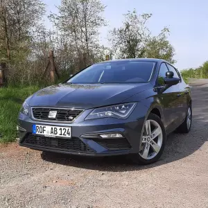 Fahrschulauto Seat Leon der Fahrschule Benz